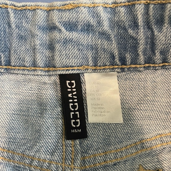Divided Denim Distressed‎ Women Shorts size 10 - Picture 2 of 6